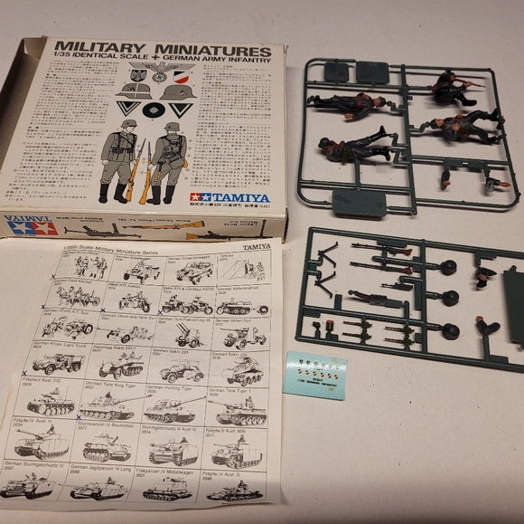 Tamiya 1/35th Scale German Infantry Artillery Assault Troops Model Kits - Picture 13 of 13